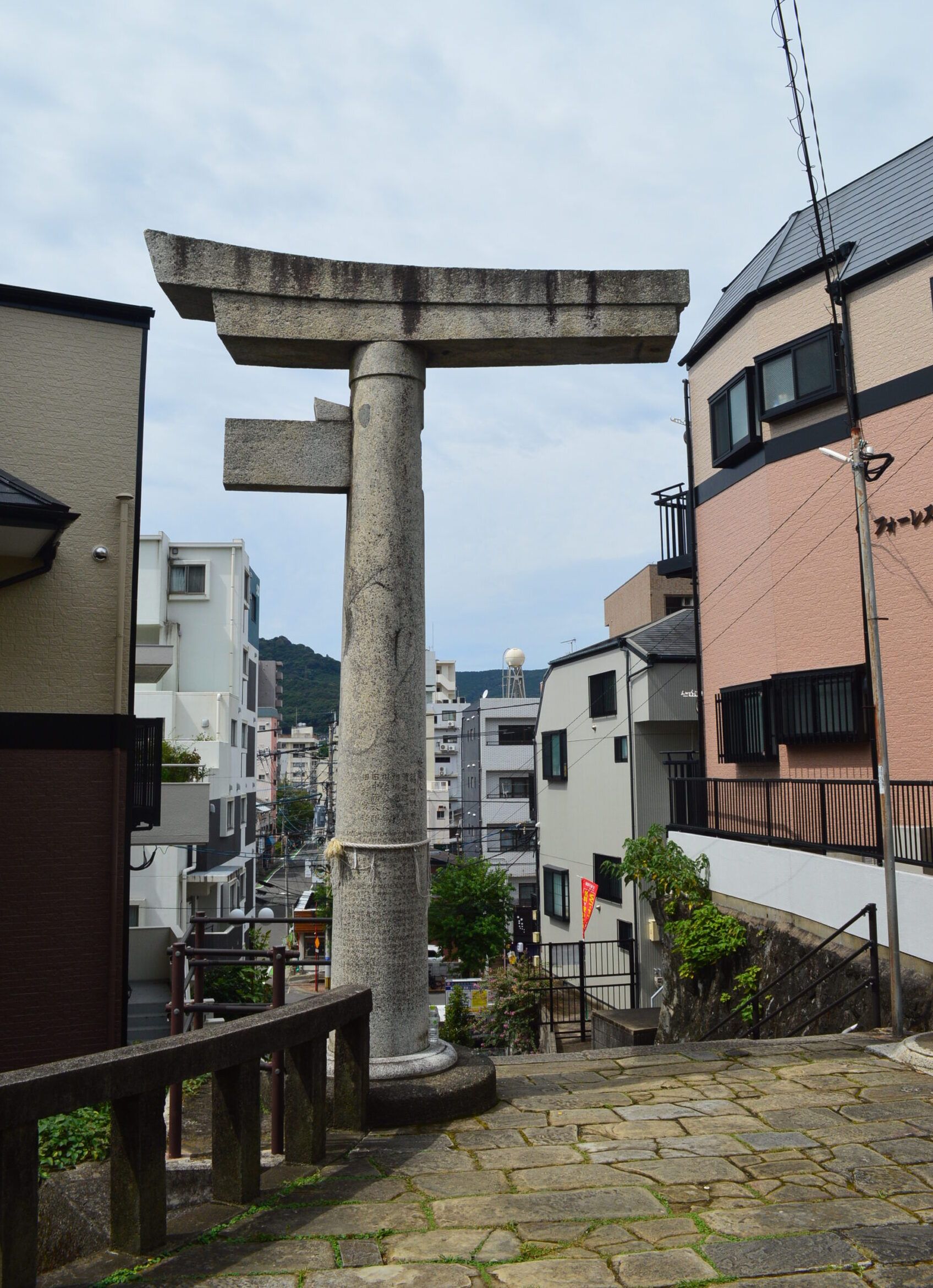 medio toriji de Nagasaki