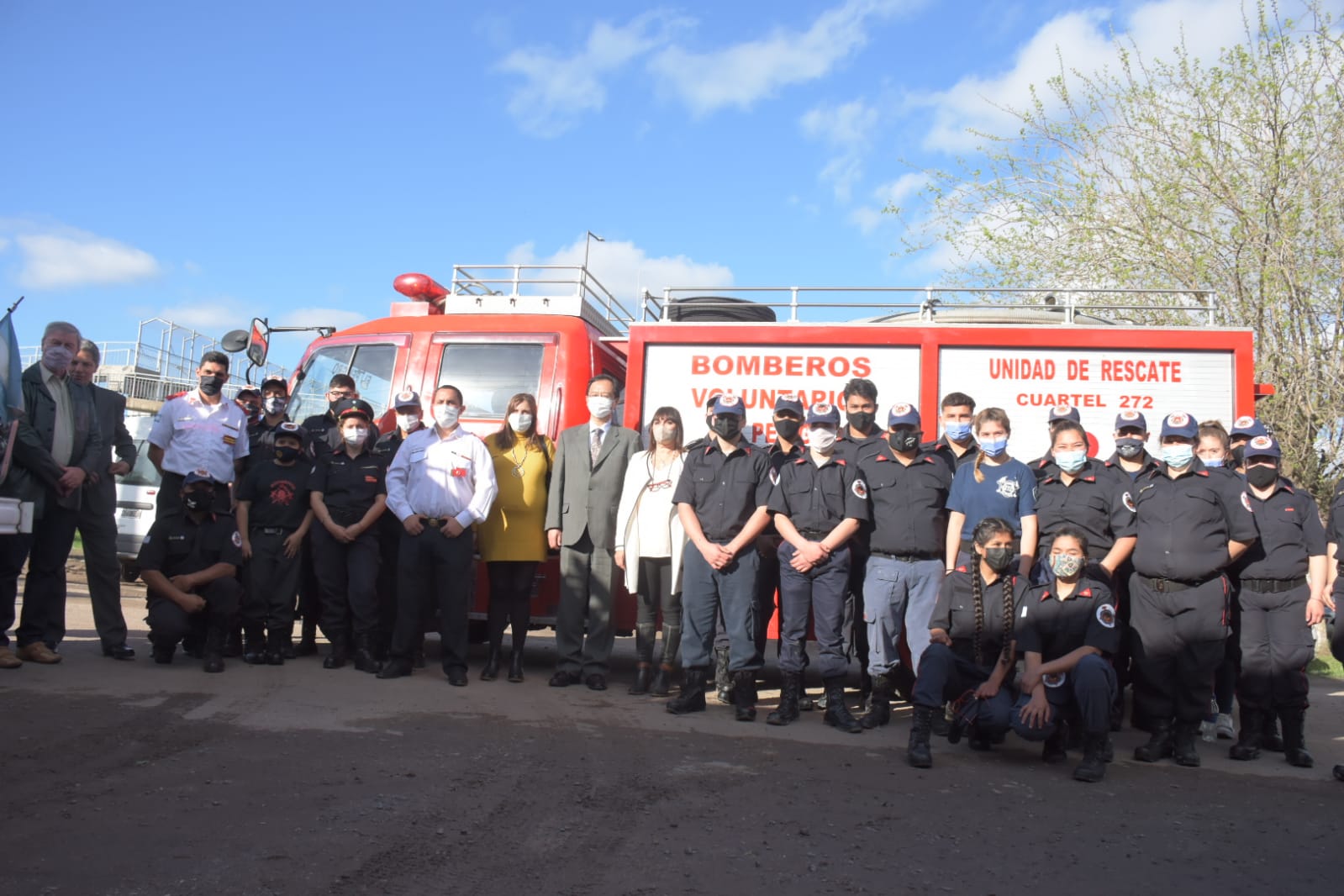 Nakamae y bomberos de La Plata
